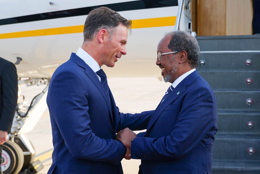 Madaxweyne Xasan Sheekh oo gaaray Serbia.jpg